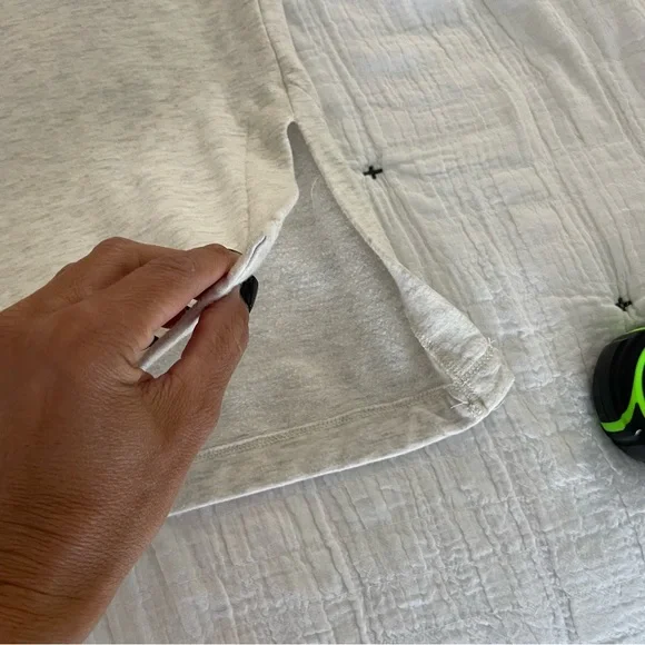 Lou & Grey oatmeal V-Neck short sleeve split sides ultra soft shirt size large - Picture 6 of 8